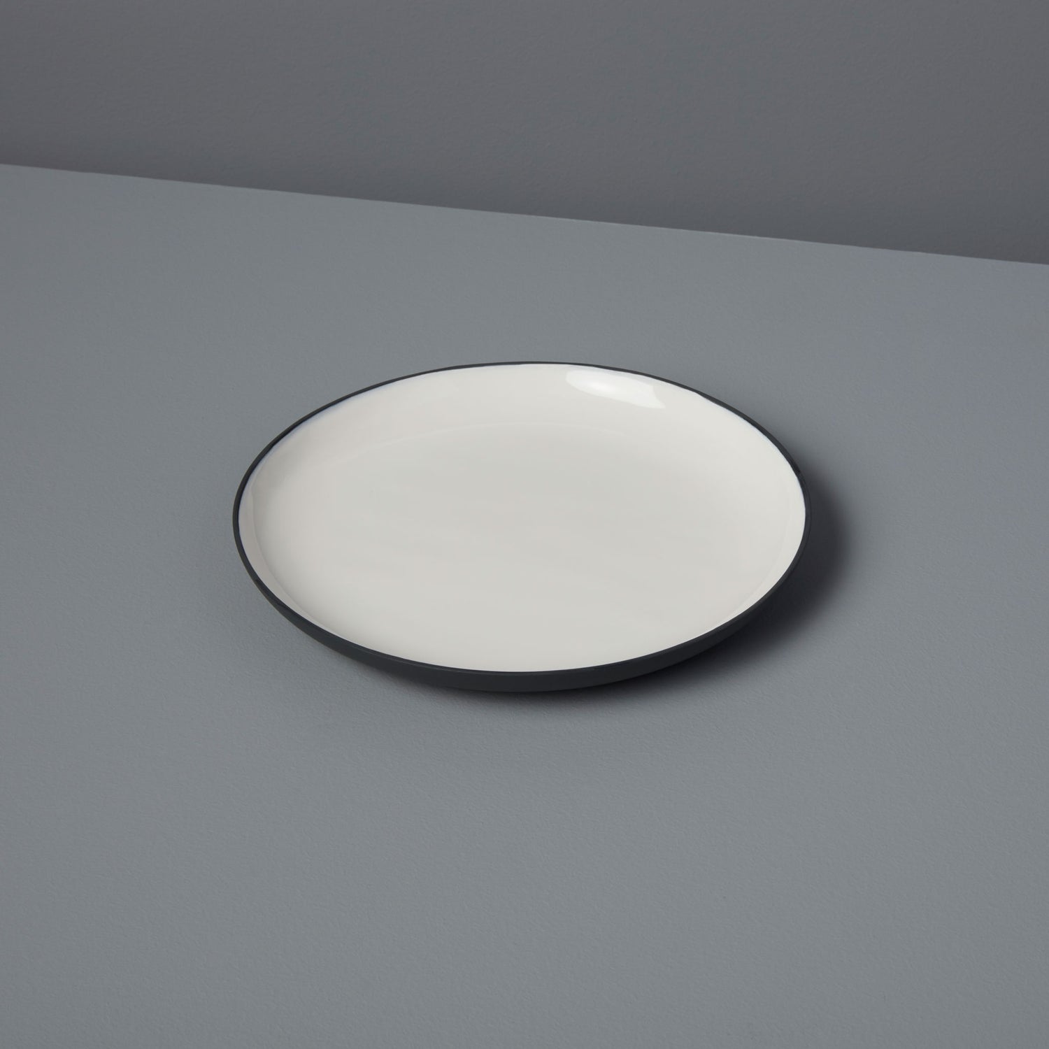 Easton Small Round Platter, Graphite