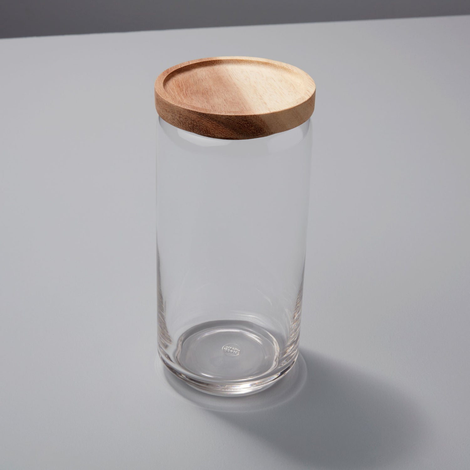 https://behome.com/cdn/shop/products/Be-Home_Glass-Container-with-Acacia-Lid-Large_41-590.jpg?v=1606936569&width=1500