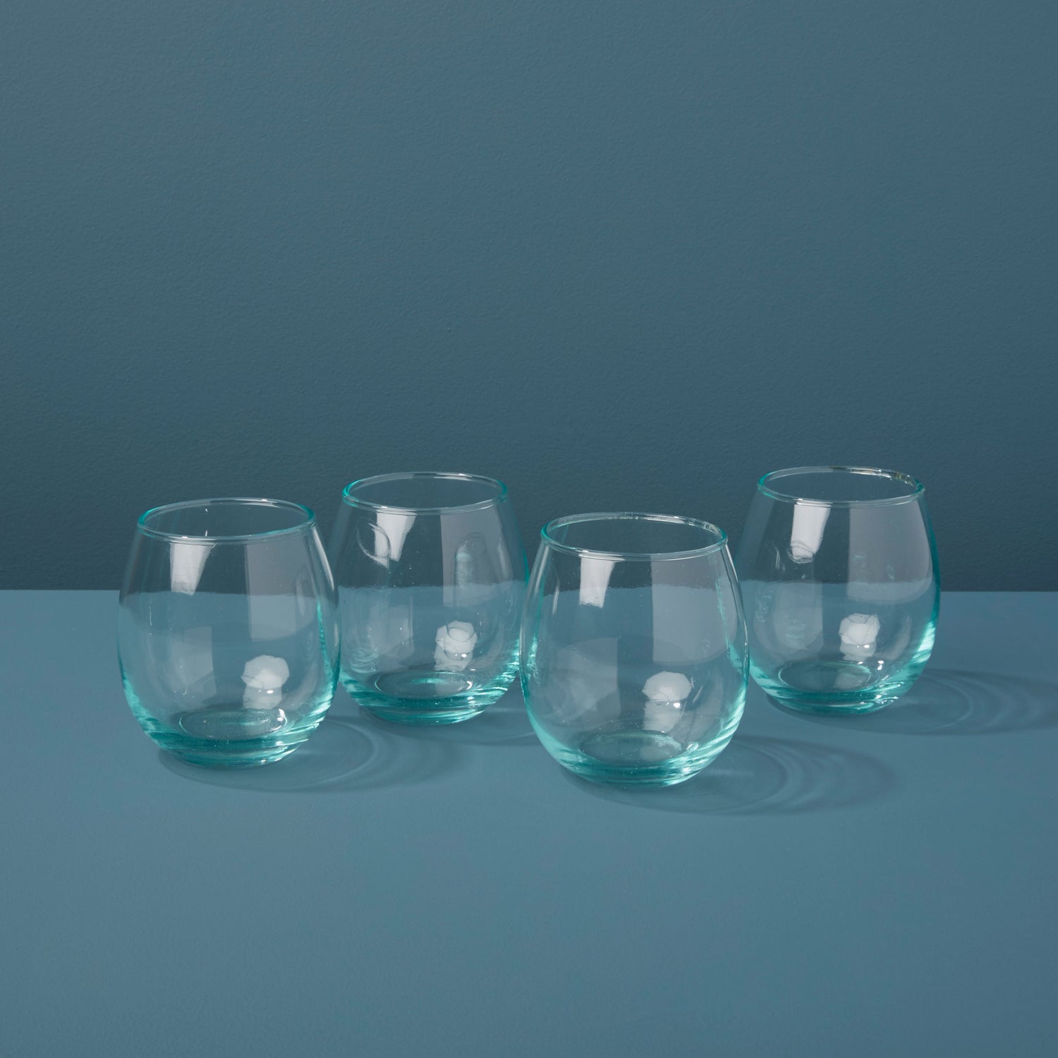 https://behome.com/cdn/shop/products/Be-Home_Recycled-Glass-Stemless-Balloon_46-37_d23be863-0342-4004-a52a-8d89b930f324.jpg?v=1684825021&width=1500