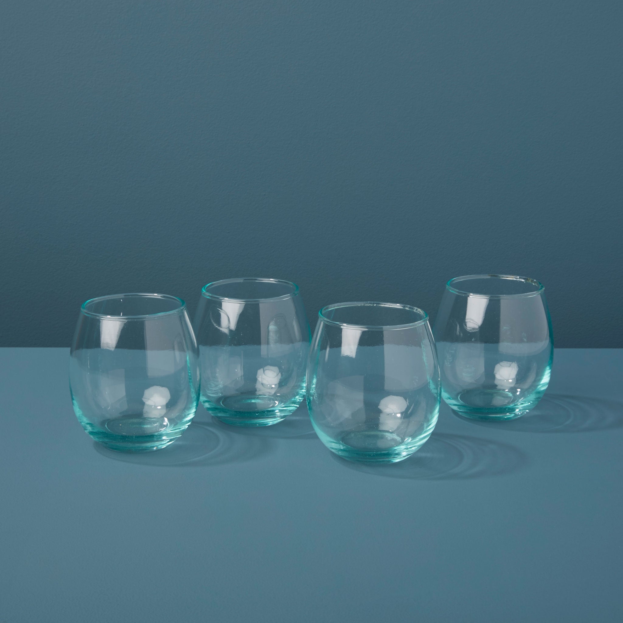 https://behome.com/cdn/shop/products/Be-Home_Recycled-Glass-Stemless-Balloon_46-37_d23be863-0342-4004-a52a-8d89b930f324.jpg?v=1684825021&width=3840