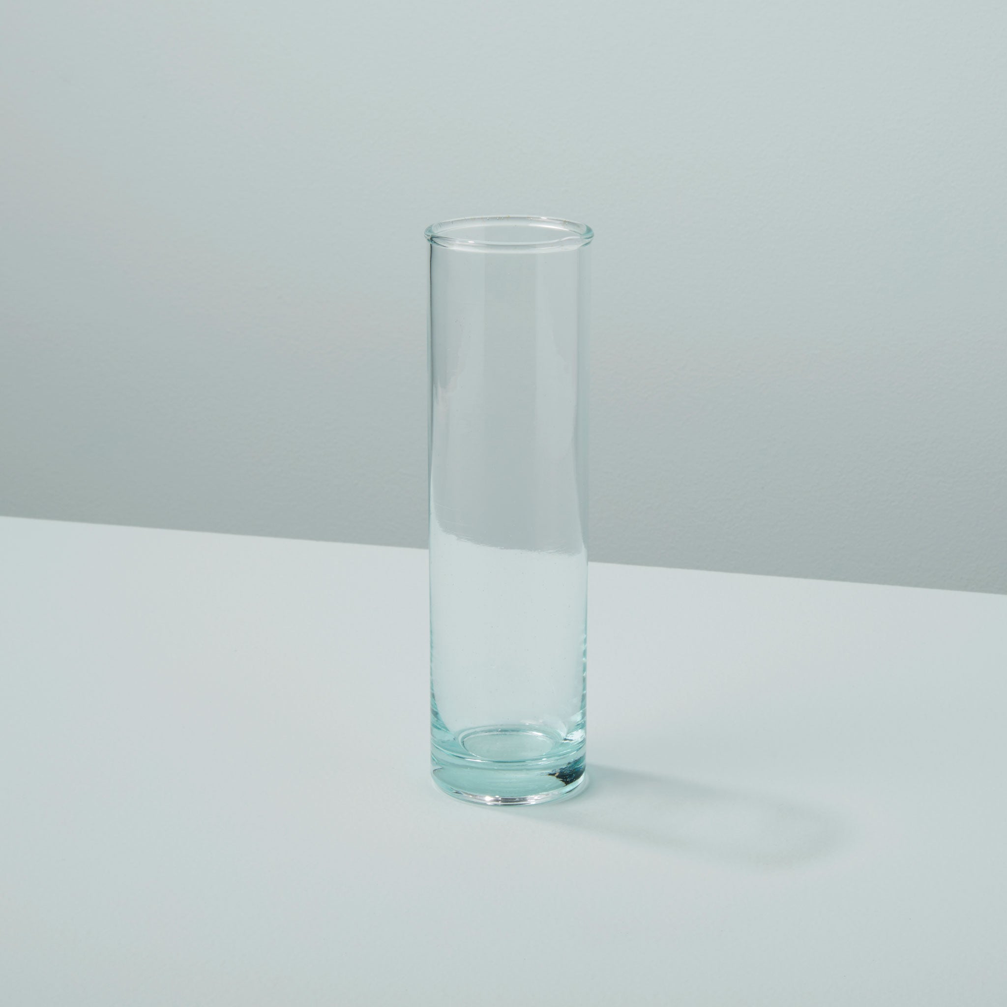 https://behome.com/cdn/shop/products/Be-Home_Recycled-Glass-Stemless-Flute_46-34.jpg?v=1668025730&width=3840