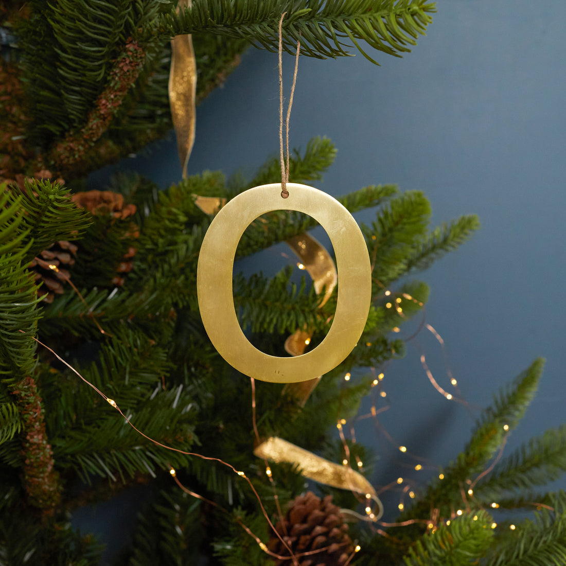 Gold Letter Ornament, O