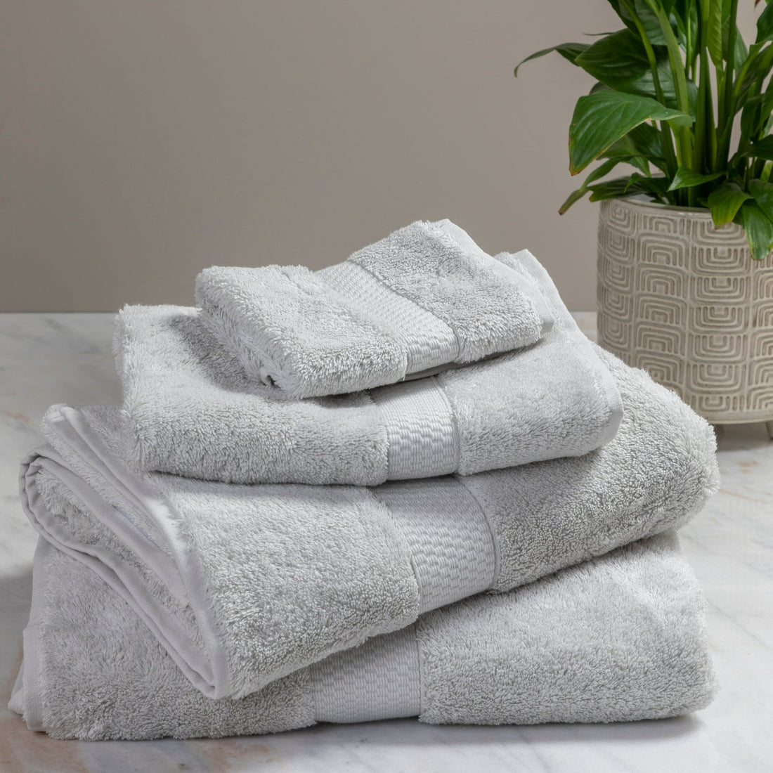 Oasis Hand Towel in Charcoal